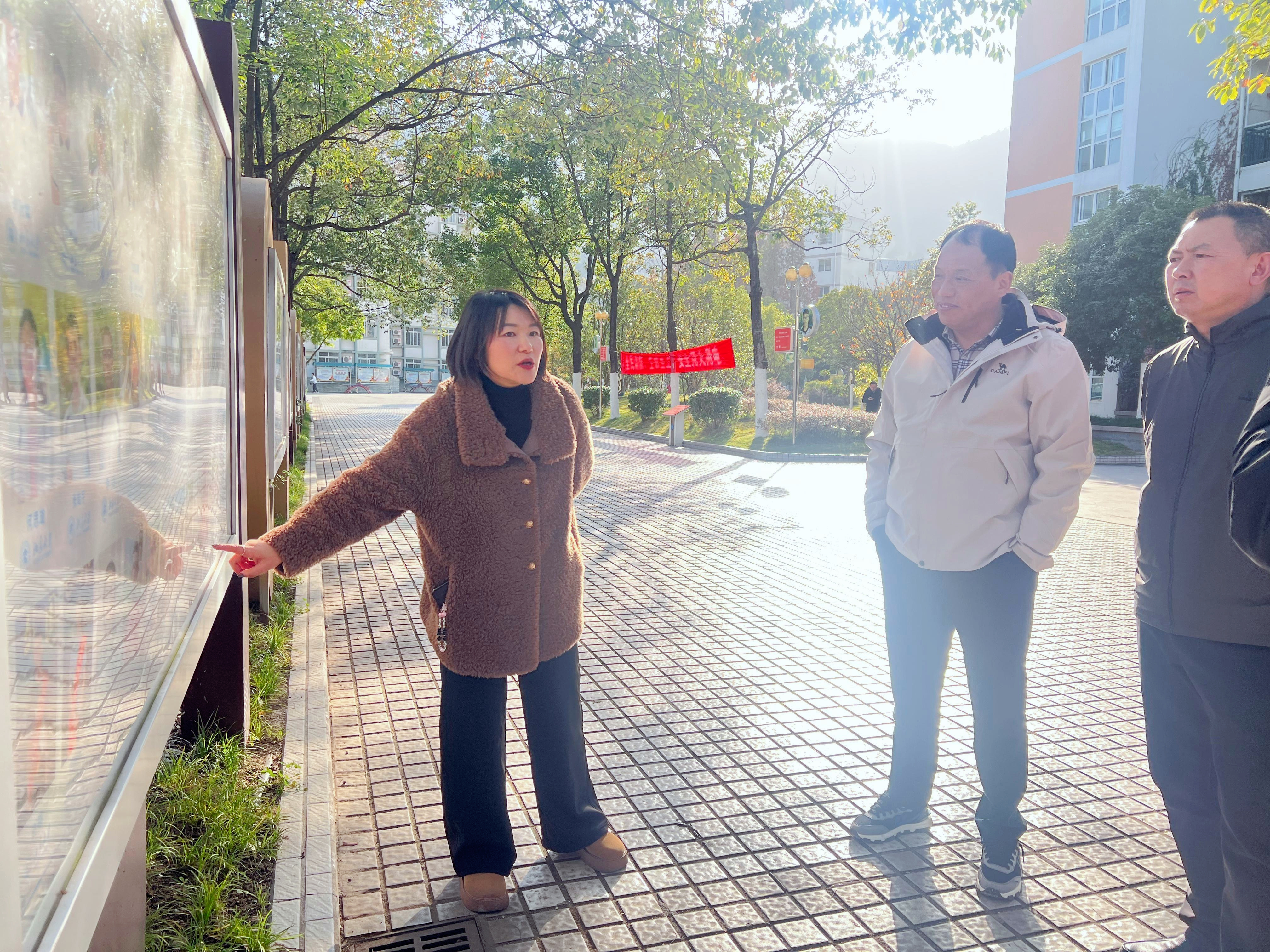 久達新材王旭映董事長情系廣元外國語學校貧困學子