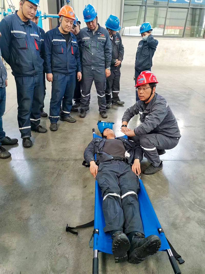 久達(dá)新材有限空間應(yīng)急救援處置演練