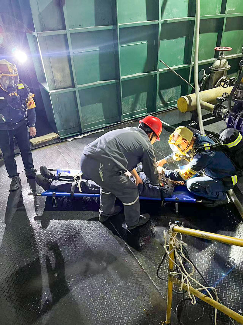 久達(dá)新材有限空間應(yīng)急救援處置演練