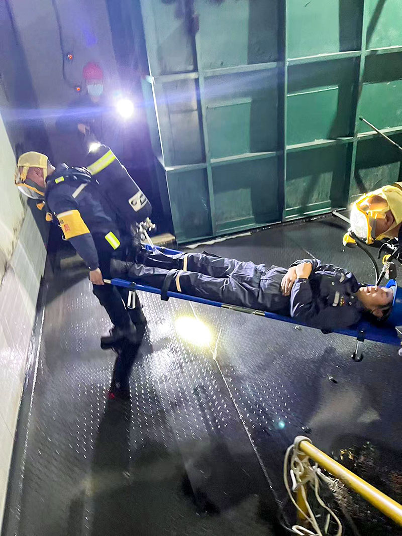 久達(dá)新材有限空間應(yīng)急救援處置演練