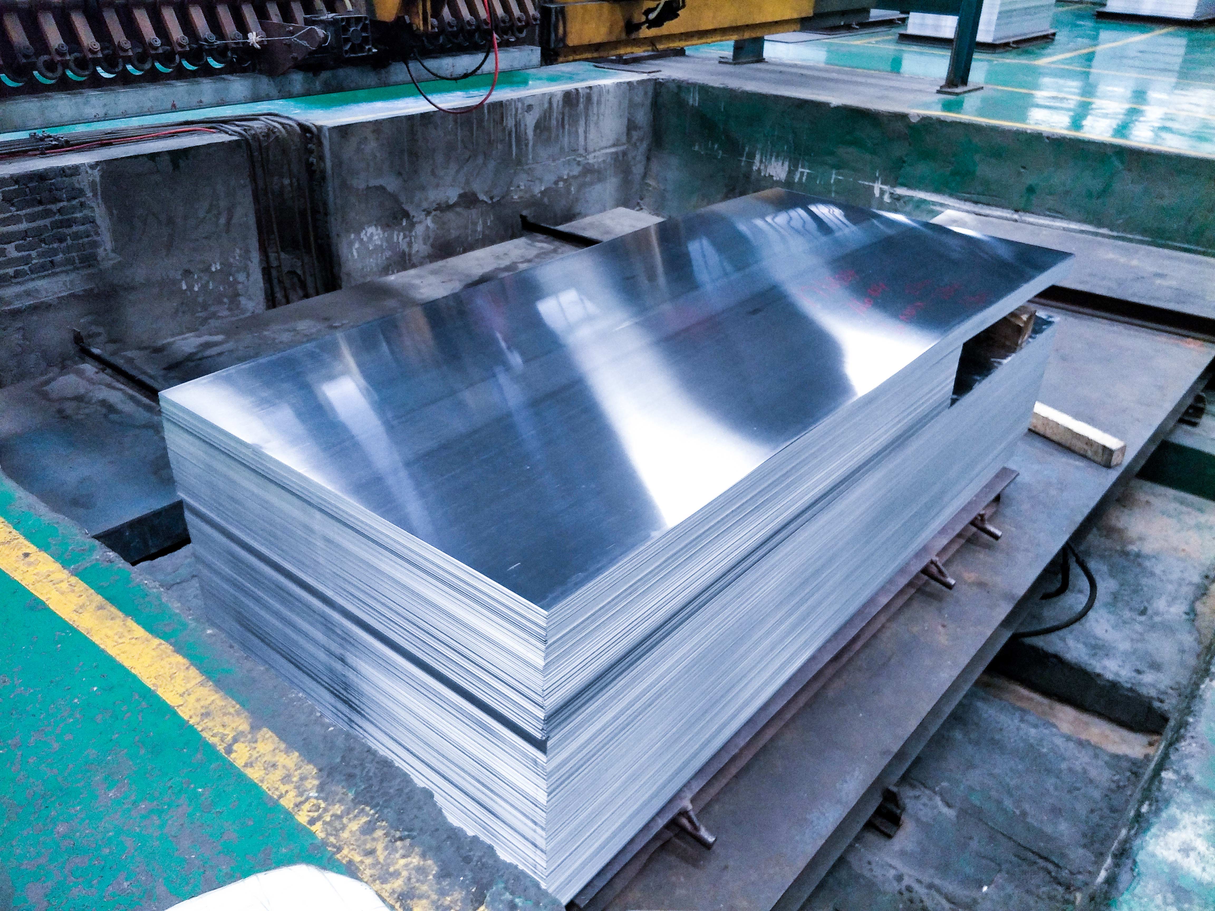 鋁板：輕巧強(qiáng)韌的未來材料